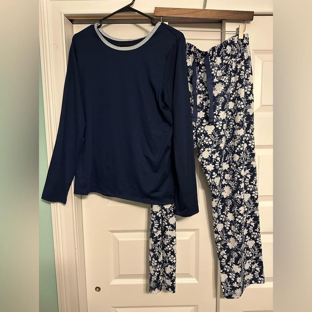 LANDS END Pajama Set Womens M Jersey Long Sleeve Top Floral Pants Navy Blue NWOT